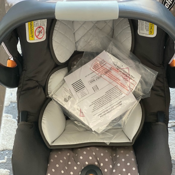 ❌SOLD❌Chicco keyfit30 car seat and base - Picture 4 of 12